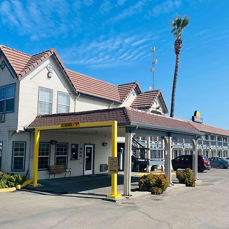 Days Inn By Wyndham Westley Exterior photo