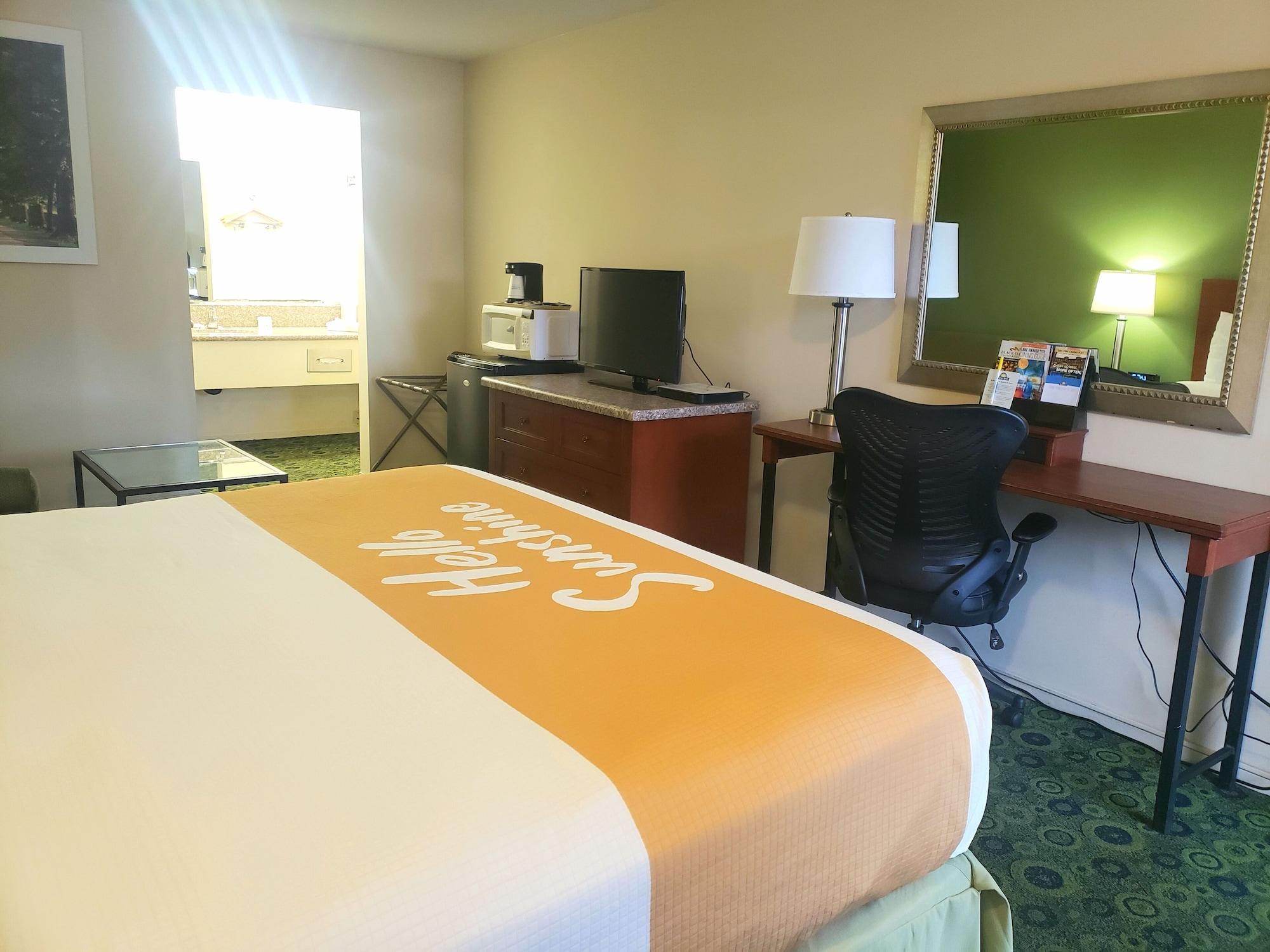 Days Inn By Wyndham Westley Exterior photo