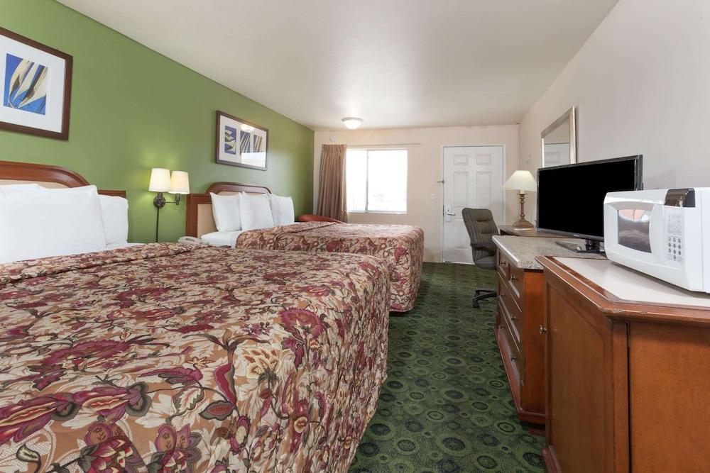 Days Inn By Wyndham Westley Exterior photo