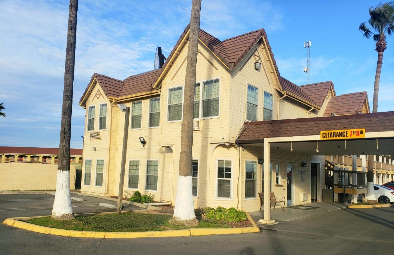 Days Inn By Wyndham Westley Exterior photo